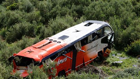 FOTO Autobus Sletio U Provaliju S Jadranske Magistrale Sve Hitne