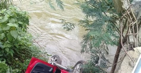 Carro Casal De Idosos Despenca De Ponte Em Nova Friburgo Rio Das