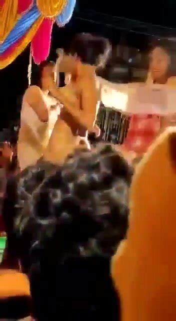 Public Nude Dance ThisVid En Anglais