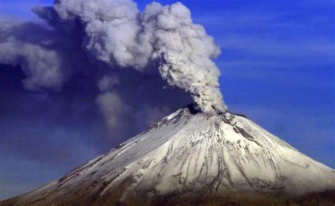 El Volcán Popocatepetl Hace Erupción Tras El Terremoto En México