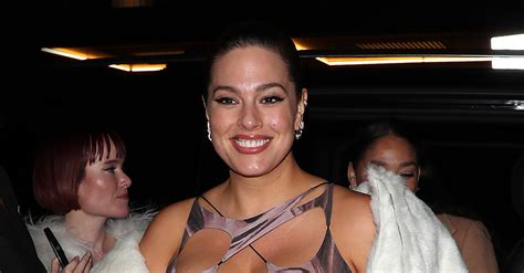 Cette robe ultra sexy portée par Ashley Graham donne l impression qu