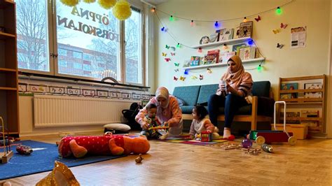 Hasnaa Går Till öppna Förskolan För Att Träna Svenska Svt Nyheter