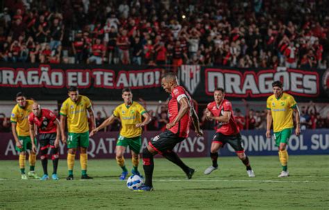 Veja Fotos De Atlético Go X Defensa Y Justicia Pela Sul Americana