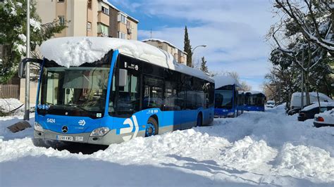 Siete Autobuses De La Emt Abandonados Por El Temporal Amanecen