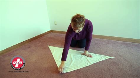 Using A Triangular Bandage Youtube