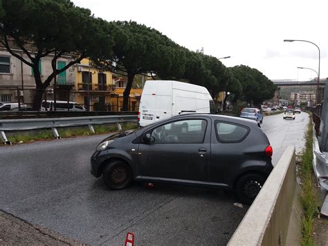 Ennesimo Incidente Allo Svincolo Di Messina Centro Nessun Ferito Ma