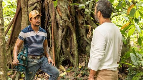 Foto Na novela Renascer Damião Xamã ficará em saia justa