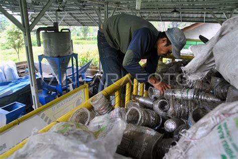 PENGOLAHAN LIMBAH SAMPAH PLASTIK DI BOGOR ANTARA Foto