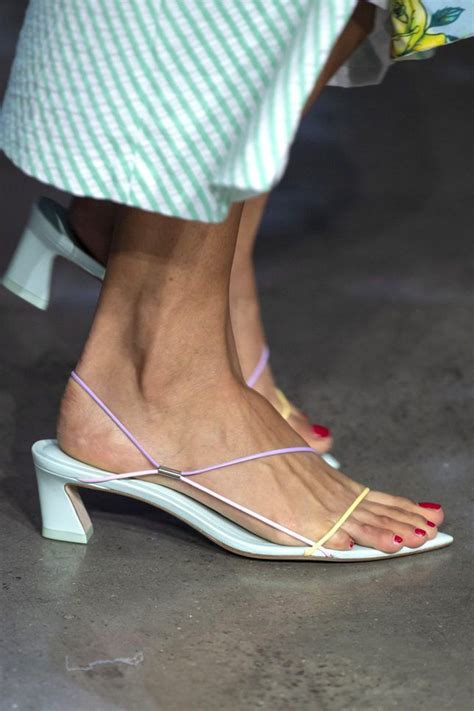 45 лучших пар обуви Недели моды в Нью-Йорке | Fashion shoes, Heels ...