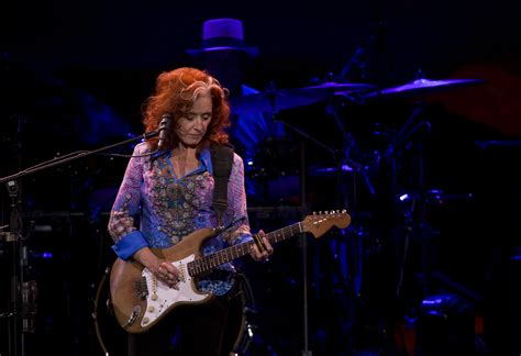 Bonnie Raitt Mavis Staples Headed To Ledge Amphitheater On July 29