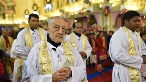 Quanto Ganha Um Padre No Brasil - Quanto ganha um padre no Brasil e ao redor do mundo? Salários são ...