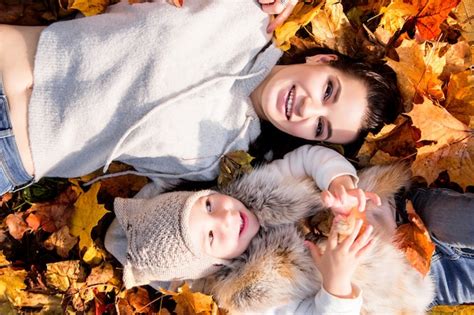 Premium Photo Mother And Daughter Lie On Autumn Leaves