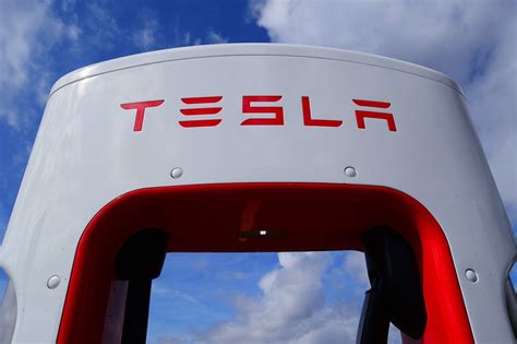 Tesla Entrega Primeiros Carros Produzidos Em Fábrica Na Alemanha