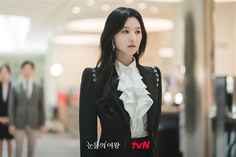 Kim Ji Won Exudes The Aura Of A Queen In Queen Of Tears” Kpophit