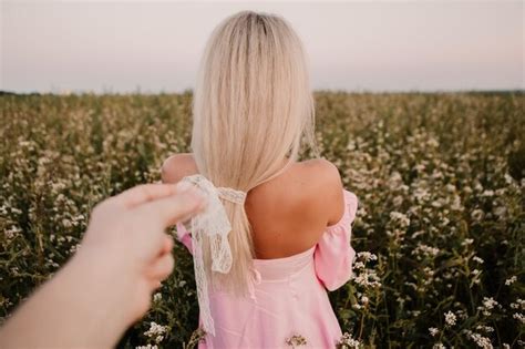 Premium Photo Blonde Woman Walking In The Big Endless Field Of Daisies In Summer Evening Lady
