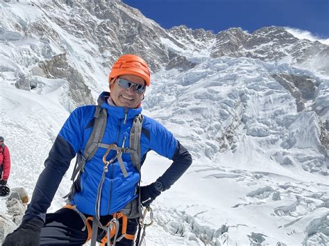 La L Nea Vertical Sponsors The Ascent To Kanchenjunga Of The Ama Dablam