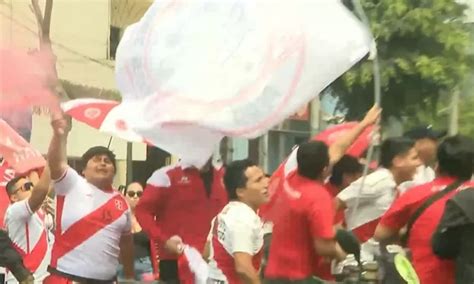 Per Vs Venezuela Hinchas Apoyaron A La Bicolor En El Estadio