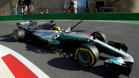 Hamilton Hizo La Pole En Baku Y Le Meti Presi N A Sebastian Vettel