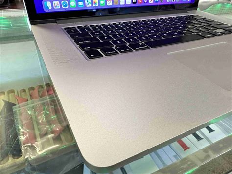 Apple Mid 2015 MacBook Pro 15″ 2.5GHz i7 16GB RAM 512GB SSD MJLT2LL/A