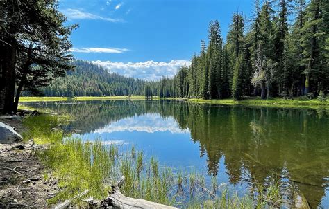 15+ Must-See Gorgeous Lakes In Yosemite - The Wild Trek