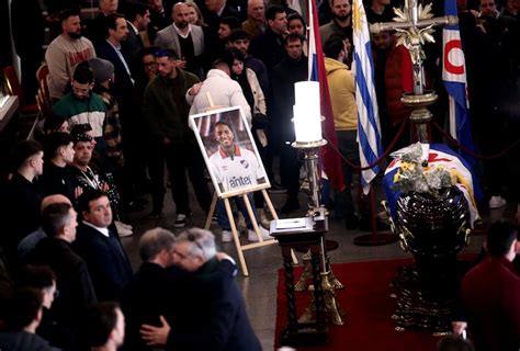 El Mundo Del Fútbol Despide A Juan Izquierdo En Un Multitudinario Velatorio En Uruguay