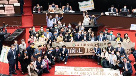 修憲案》高難度！18歲公民權立院三讀過關 但需要965萬同意票才生效 信傳媒