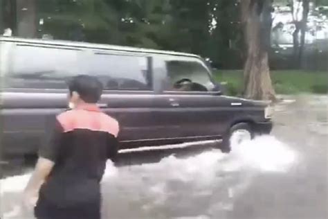 SINDO Hi Lite Hujan Deras Sejumlah Wilayah Di Bekasi Terendam Banjir