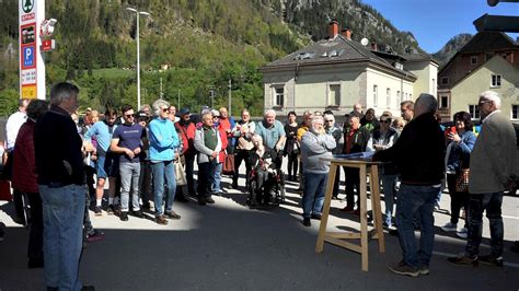 Konflikt Demonstration für Heizwerk und gegen Bürgermeister in Hieflau