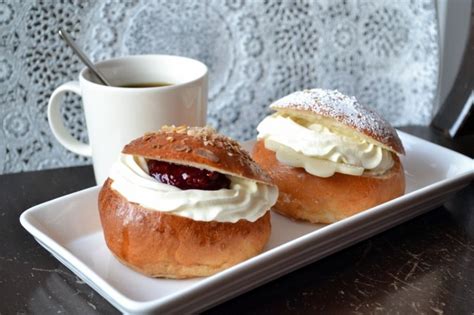 Laskiaispulla Semla Oder Semlor Vastlakukkel Laskiaispulla Ist Ein