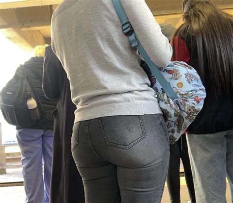 Tiny Latina MILF Tight Jeans Forum