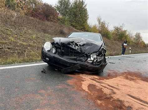 Drei Schwerverletzte Bei Unfall Auf Der B Bei Biebelried Junge Frau