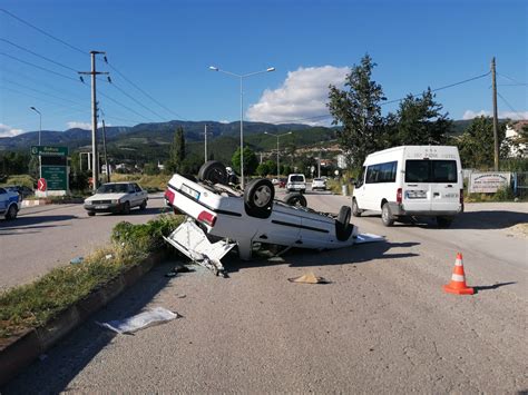 Refüje Çarpıp Takla Atan Otomobil Ters Döndü 1 Yaralı YEREL Niksar