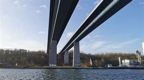 Unfall An Kieler Hochbr Cke Schiff Mit Kran War Vier Meter Zu Hoch