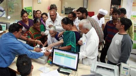 Pm Narendra Modis Mother Heeraben Modi Visits Bank To Exchange