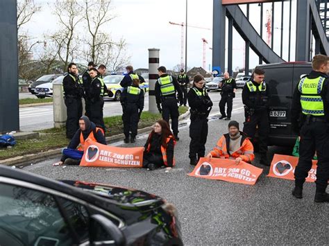 Letzte Generation Protest An Elbbr Cken Aktivisten Zu Geldstrafen