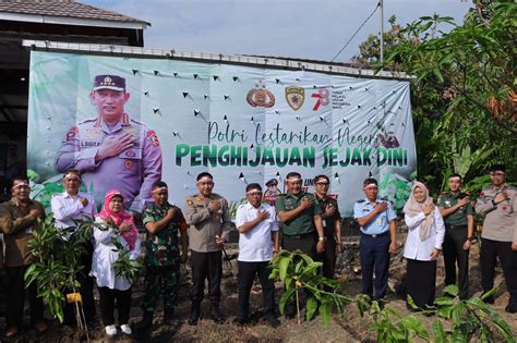 Cegah Perubahan Iklim Polres Majalengka Gencarkan Aksi Tanam Pohon