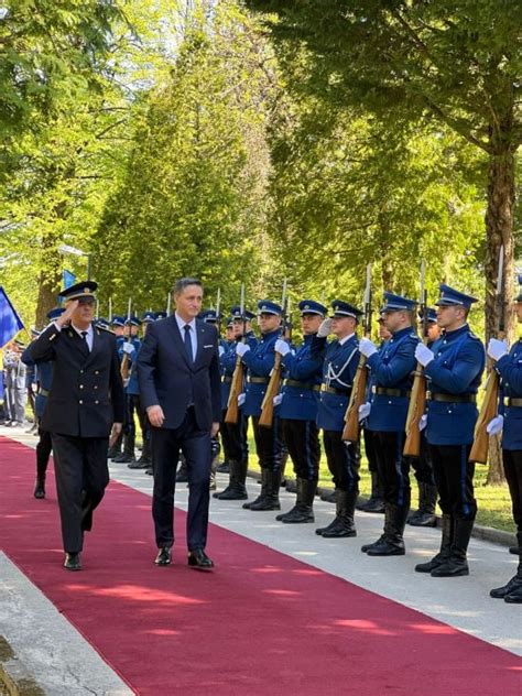 Obilje Ena Godi Njica Formiranja Armije Rbih Ju Centar Za