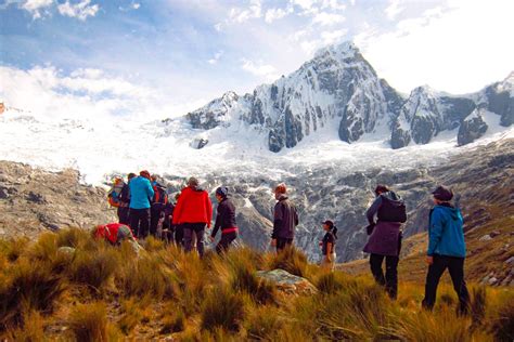 Trekking Santa Cruz Llanganuco En Cordillera Blanca Qorianka