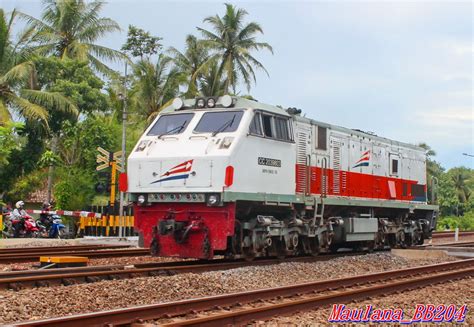 Cc Locomotive Lokomotif Cc Memasuki Stasiun Rewulu Maulana