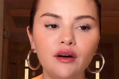 Selena Gomez Praised For Make Up Free Snaps As She