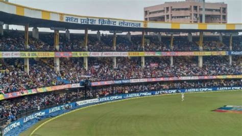 Wankhede Stadium IPL 2021 Timetable Pitch Report Hotels And Tickets