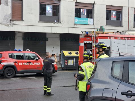 Incendio A Colli Aniene Fiamme In Un Palazzo Almeno Un Morto