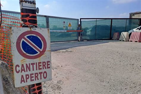 Napoli Investito Da Un Camion Operaio Muore In Un Cantiere