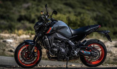 Yamaha MT 09 A2 le côté obscur de la force Oovango