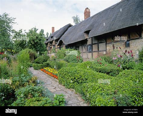 A View Of Anne Hathaway S Cottage In Stratford Upon Avon She Was