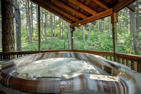 Tree House Rentals with Hot Tubs | Glamping Hub