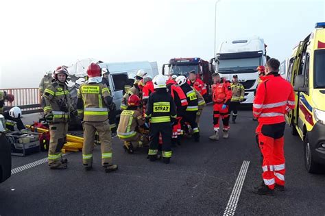 Miertelny Wypadek Na A Pod Odzi Latek Z Busa Nie Yje Kilka