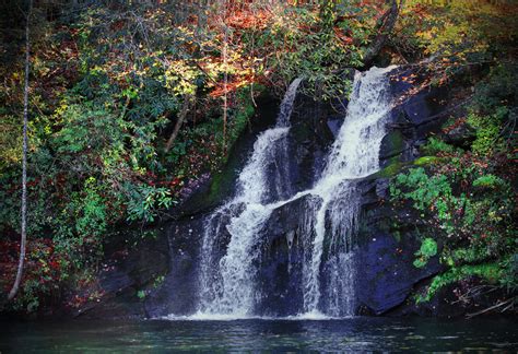 Waterfalls of Jocassee - Eclectic Sun Paddlesports @ Lake Jocassee