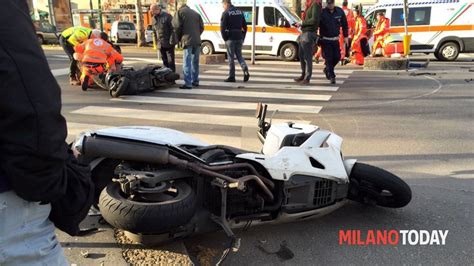 Schianto Tra Auto E Scooter A Milano Grave Ragazzo Di 16 Anni