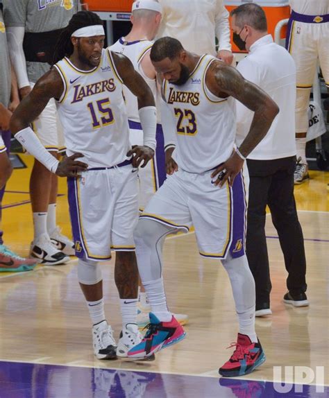 Photo Lebron James Injures Right Ankle During Lakers Loss To Hawks